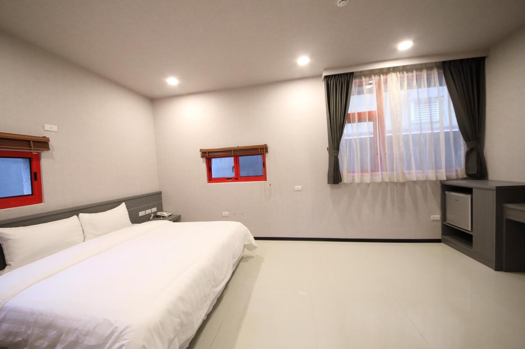 花蓮亮君經典民宿1館加2館民宿-東大門夜市-電梯包棟bright King Homestay Хуалиен Сити Стая снимка