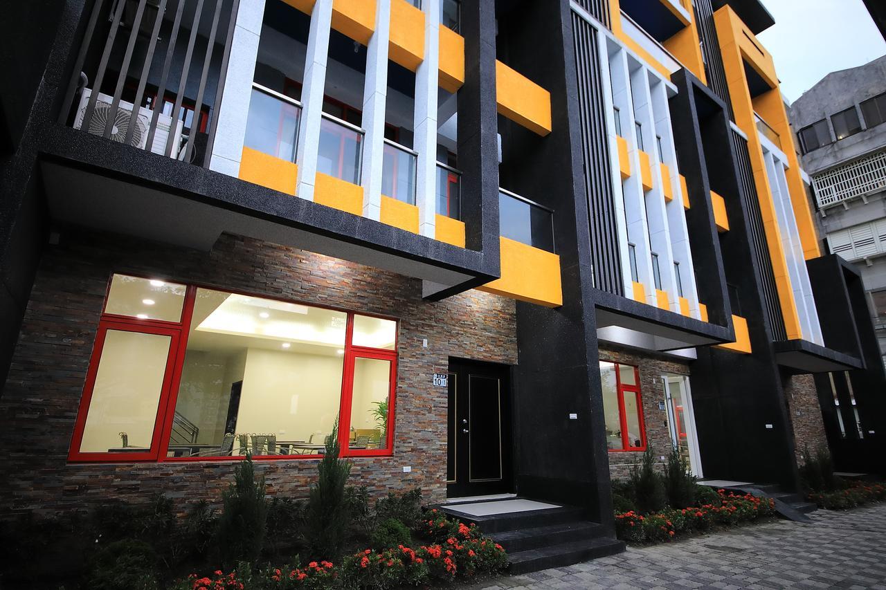 花蓮亮君經典民宿1館加2館民宿-東大門夜市-電梯包棟bright King Homestay Хуалиен Сити Екстериор снимка