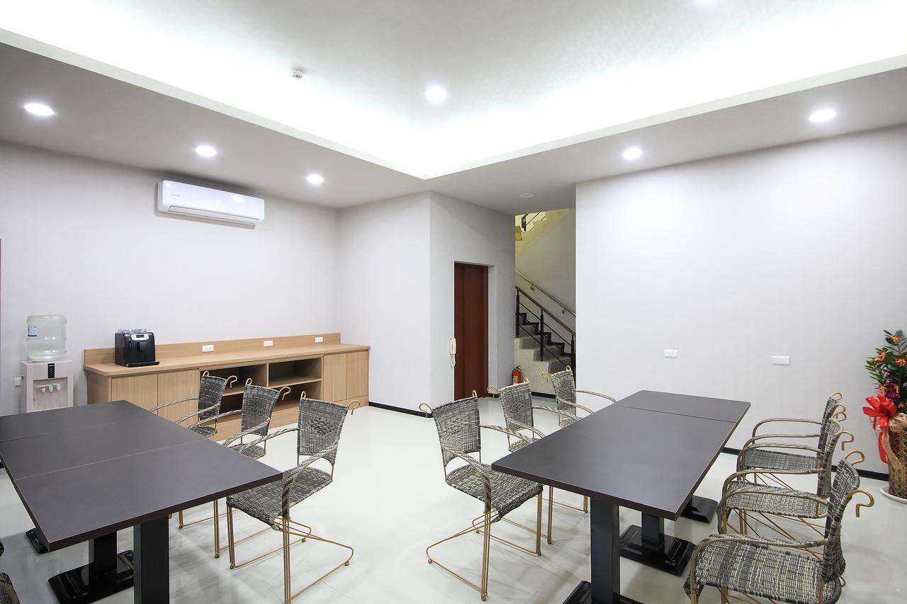 花蓮亮君經典民宿1館加2館民宿-東大門夜市-電梯包棟bright King Homestay Хуалиен Сити Екстериор снимка