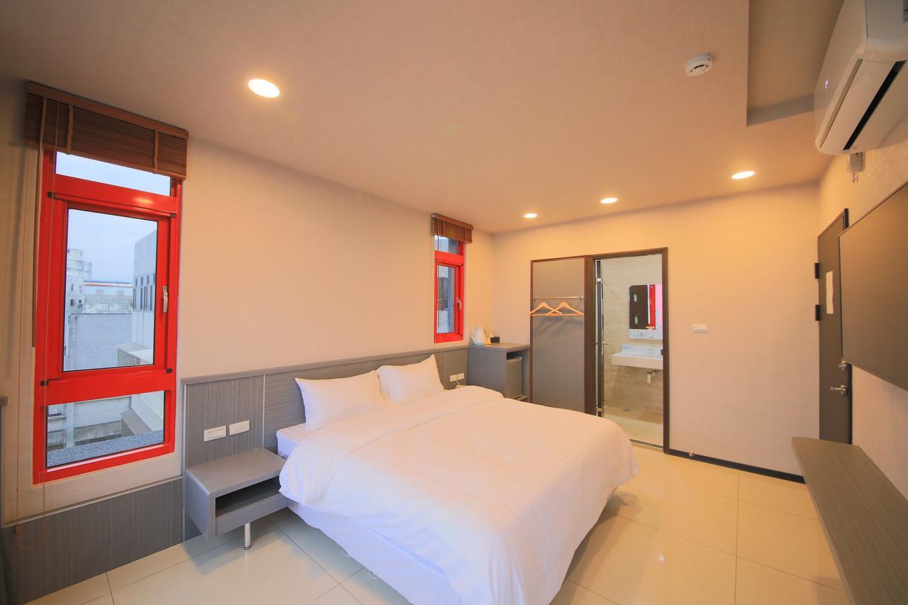 花蓮亮君經典民宿1館加2館民宿-東大門夜市-電梯包棟bright King Homestay Хуалиен Сити Екстериор снимка