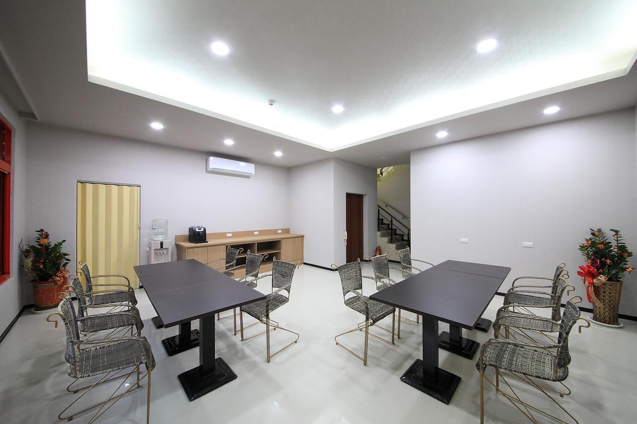 花蓮亮君經典民宿1館加2館民宿-東大門夜市-電梯包棟bright King Homestay Хуалиен Сити Екстериор снимка