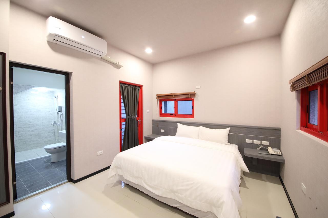 花蓮亮君經典民宿1館加2館民宿-東大門夜市-電梯包棟bright King Homestay Хуалиен Сити Екстериор снимка
